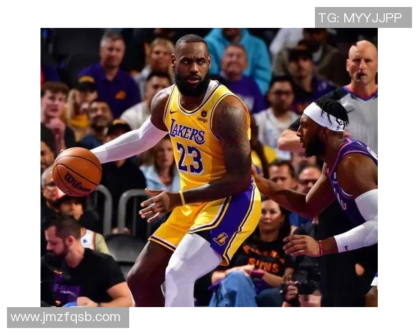 詹姆斯持球突破 内线抛投拿下两分